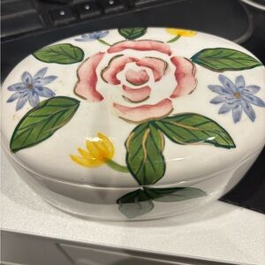 Painted floral ceramic trinket box with lid - vintage